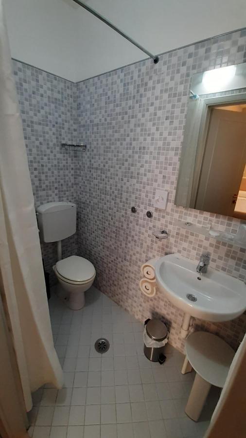 Albergo Moderno لوكا المظهر الخارجي الصورة