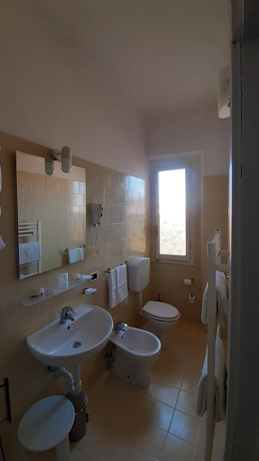 Albergo Moderno لوكا المظهر الخارجي الصورة