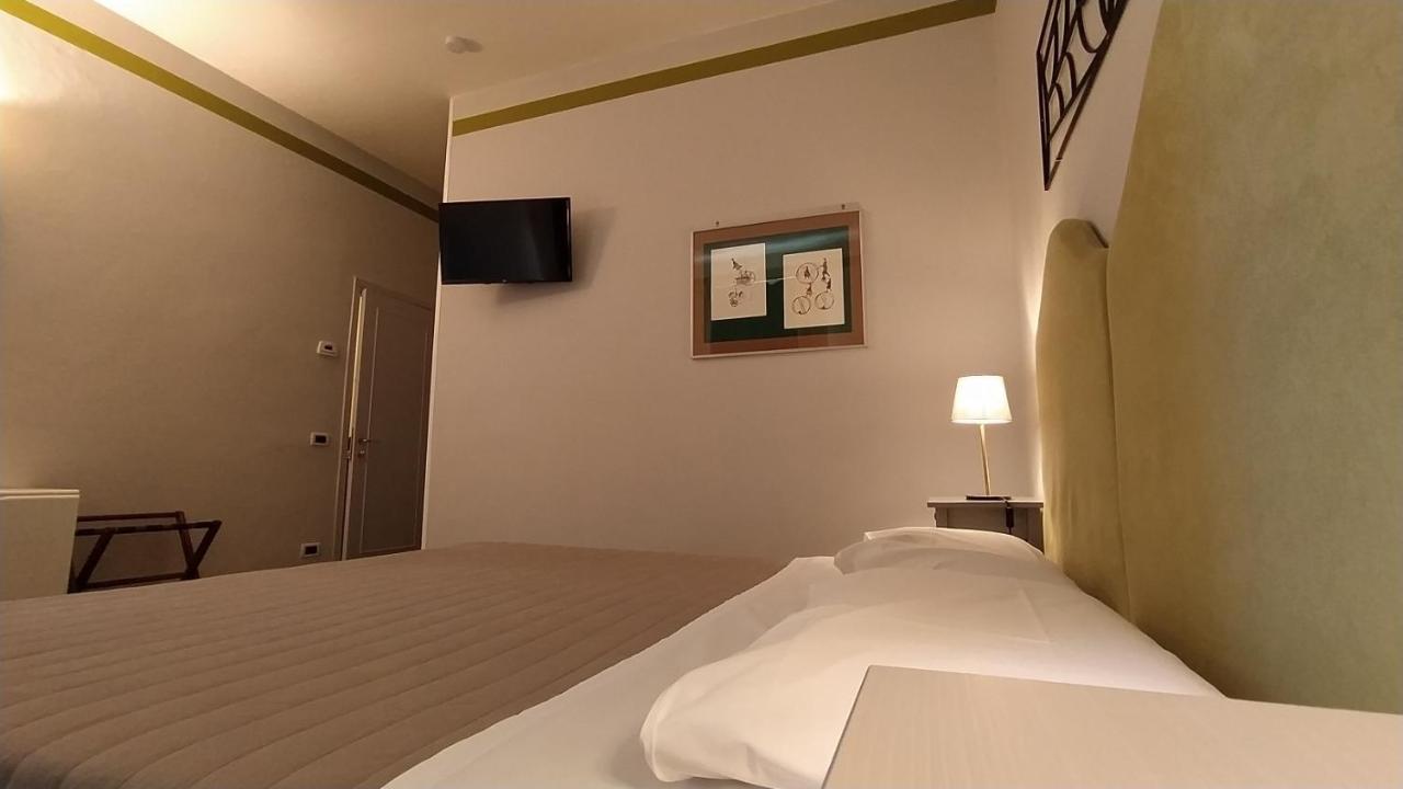 Albergo Moderno لوكا المظهر الخارجي الصورة