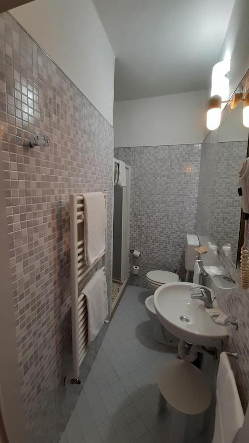 Albergo Moderno لوكا المظهر الخارجي الصورة
