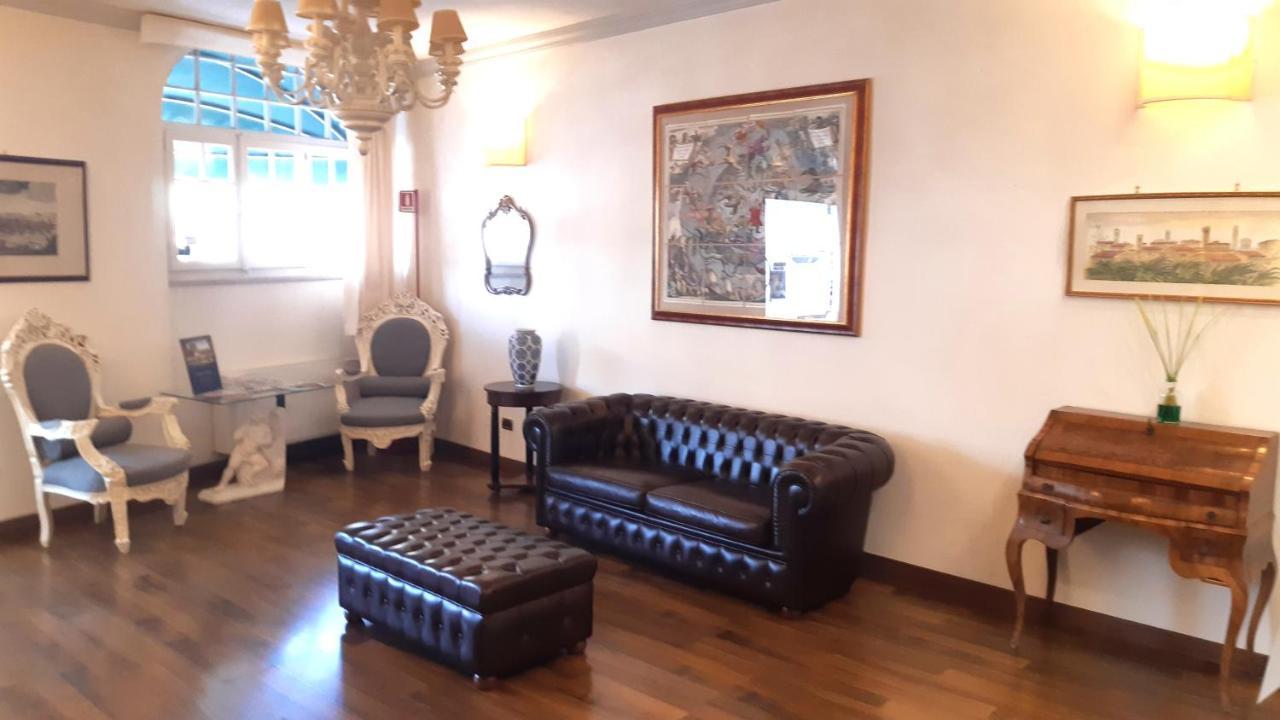 Albergo Moderno لوكا المظهر الخارجي الصورة