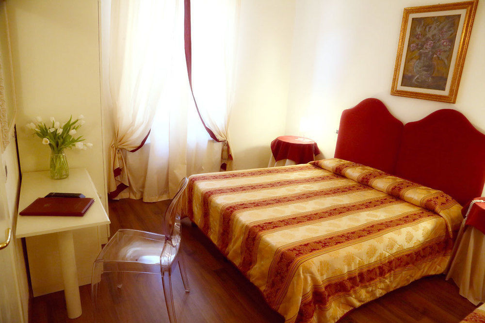 Albergo Moderno لوكا المظهر الخارجي الصورة