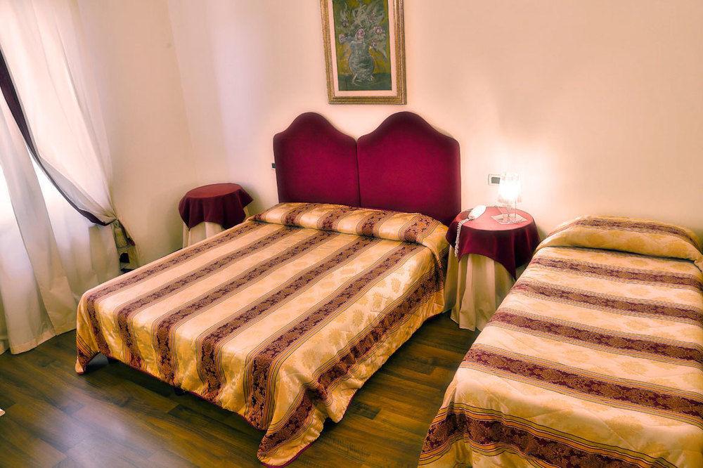 Albergo Moderno لوكا المظهر الخارجي الصورة